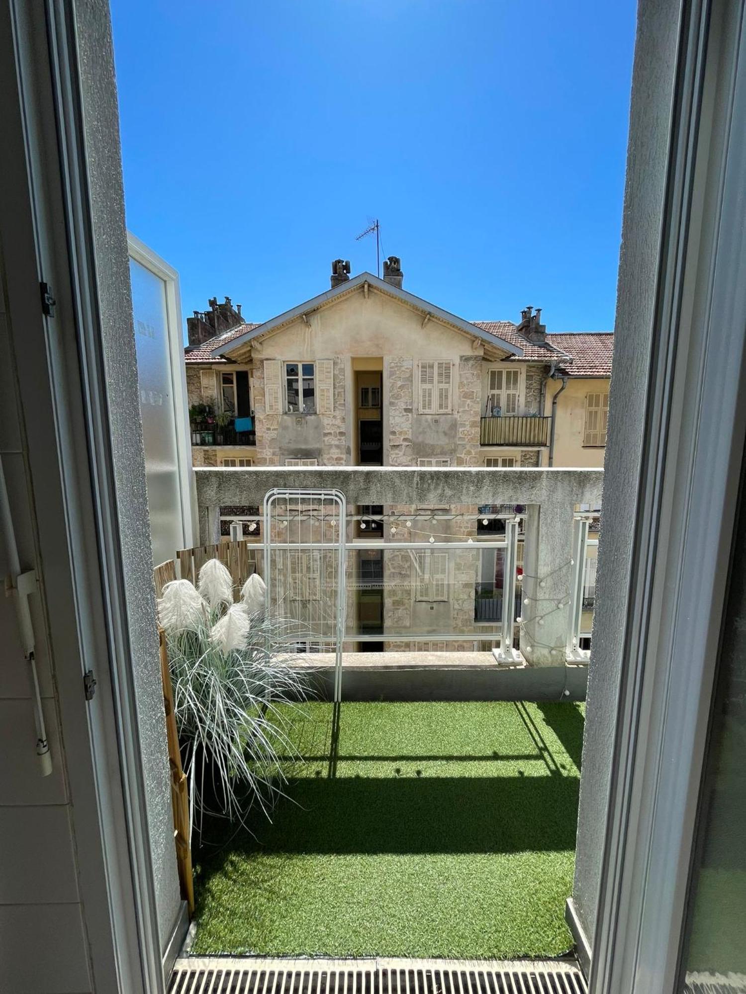 Appartement Climatise Avec Terrasse Ensoleillee